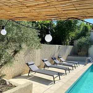 Hébergement de vacances La Maison En Couleurs A 10 Min D'avignon,3 Etoiles, Vedène